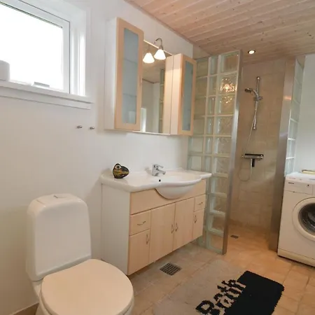 Three-bedroom Holiday In Karrebaksminde
